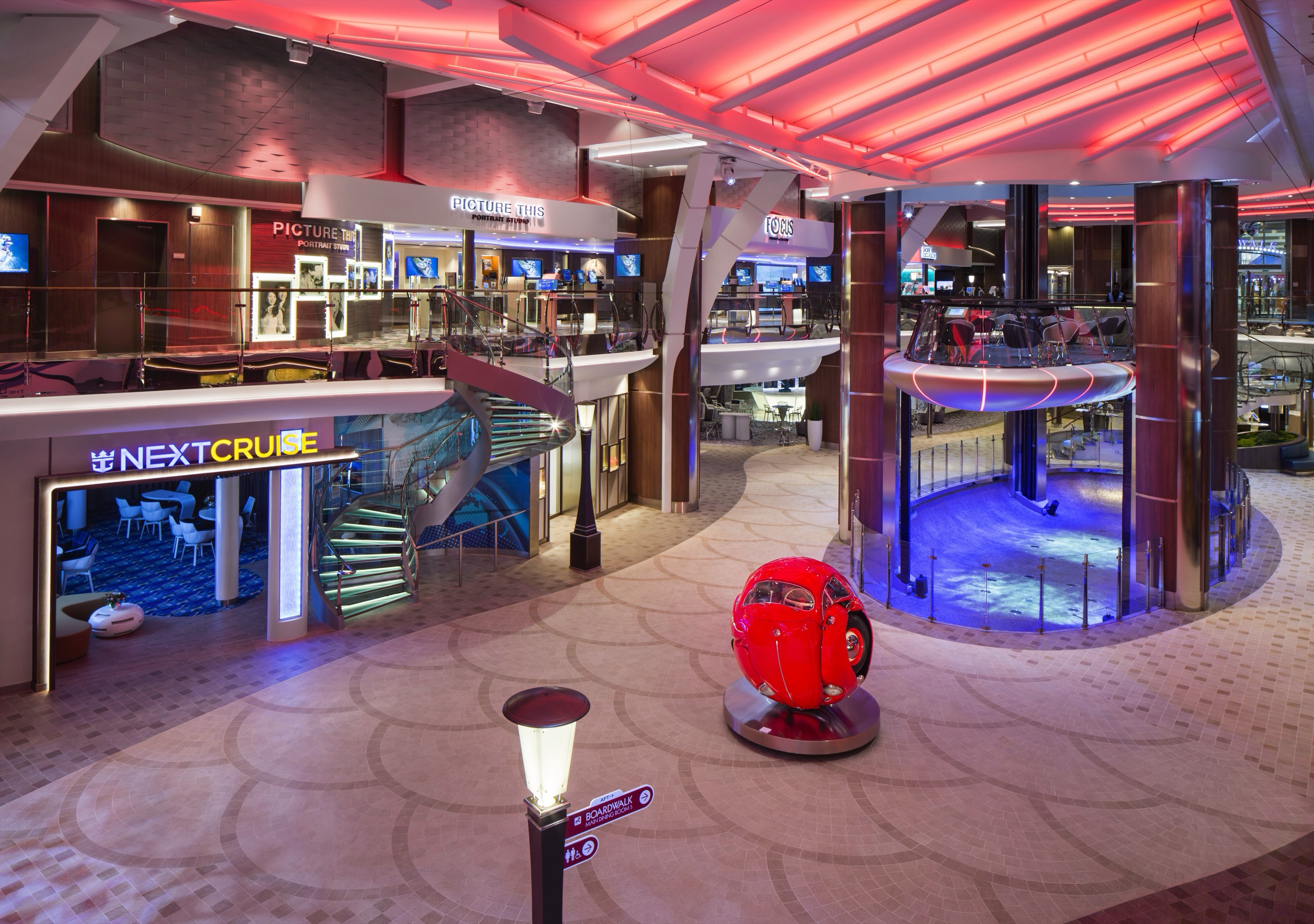 Symphony of the Seas - Rising Tide Bar